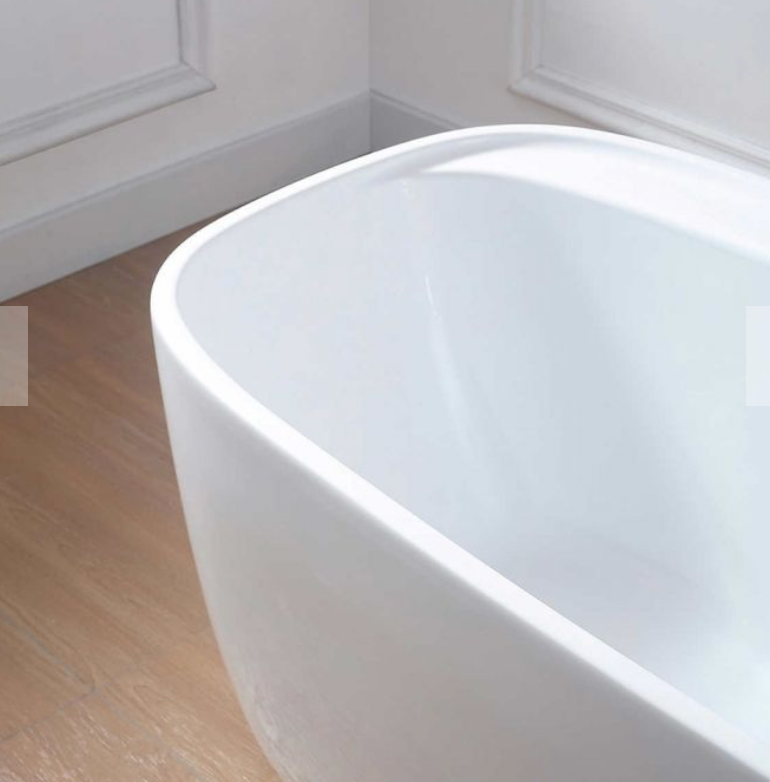 Evos Boutiques 60 in freestanding tub and mounting faucet zoomed in