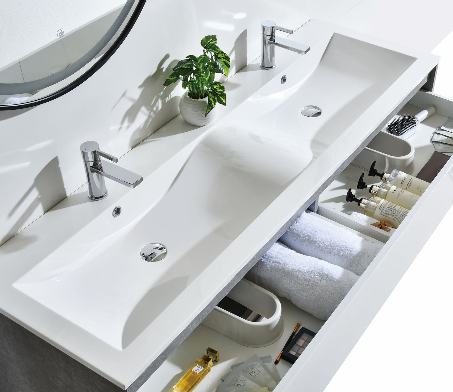 Evos Boutiques 63 in white modern vanity zoom in