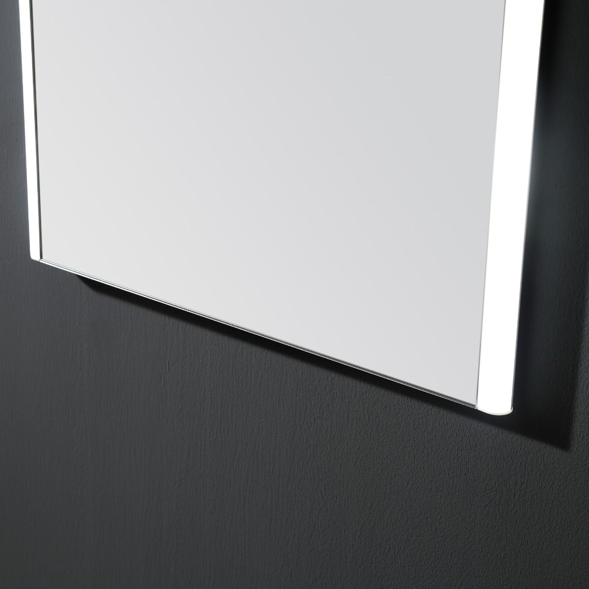 Evos Boutiques LED mirror zoomed in