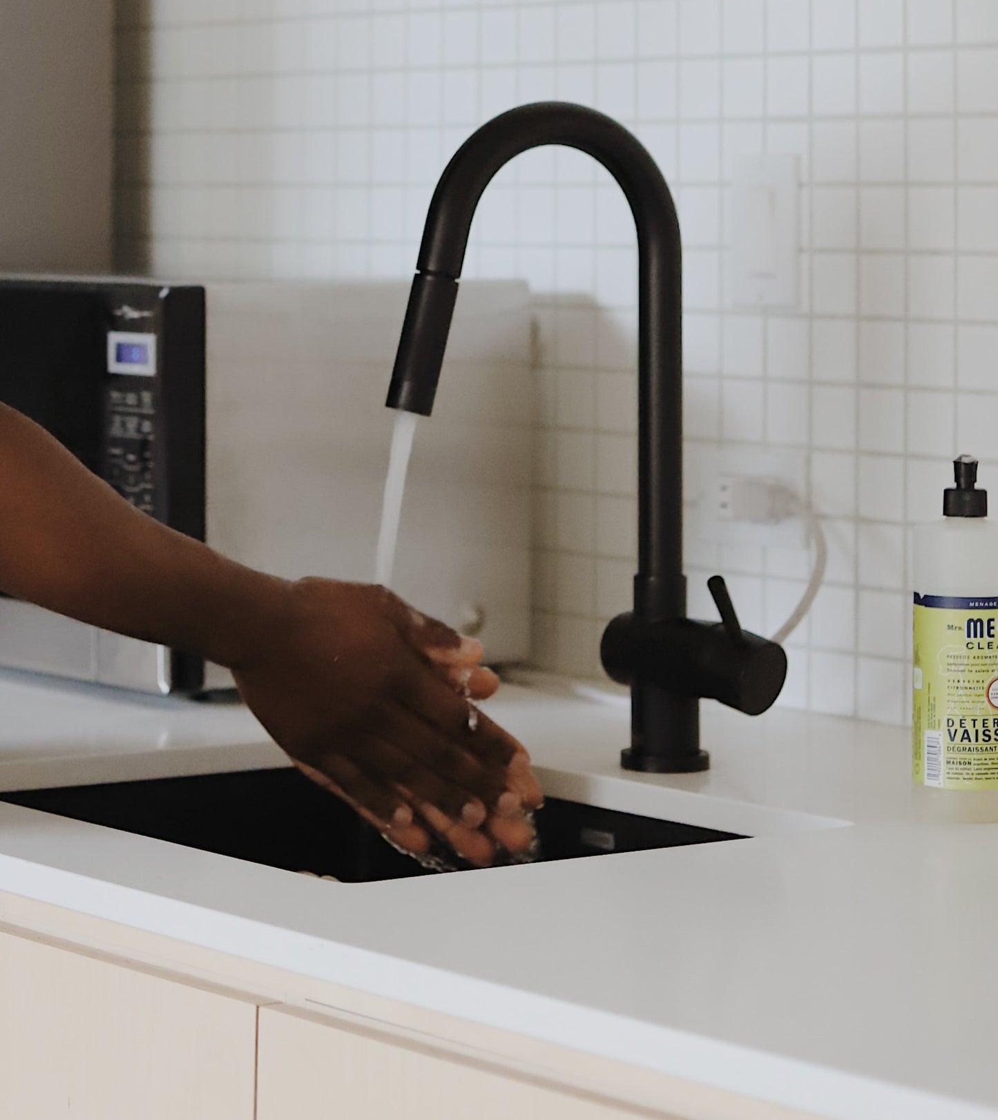 Single Handle Pull Down Kitchen Faucet water flow