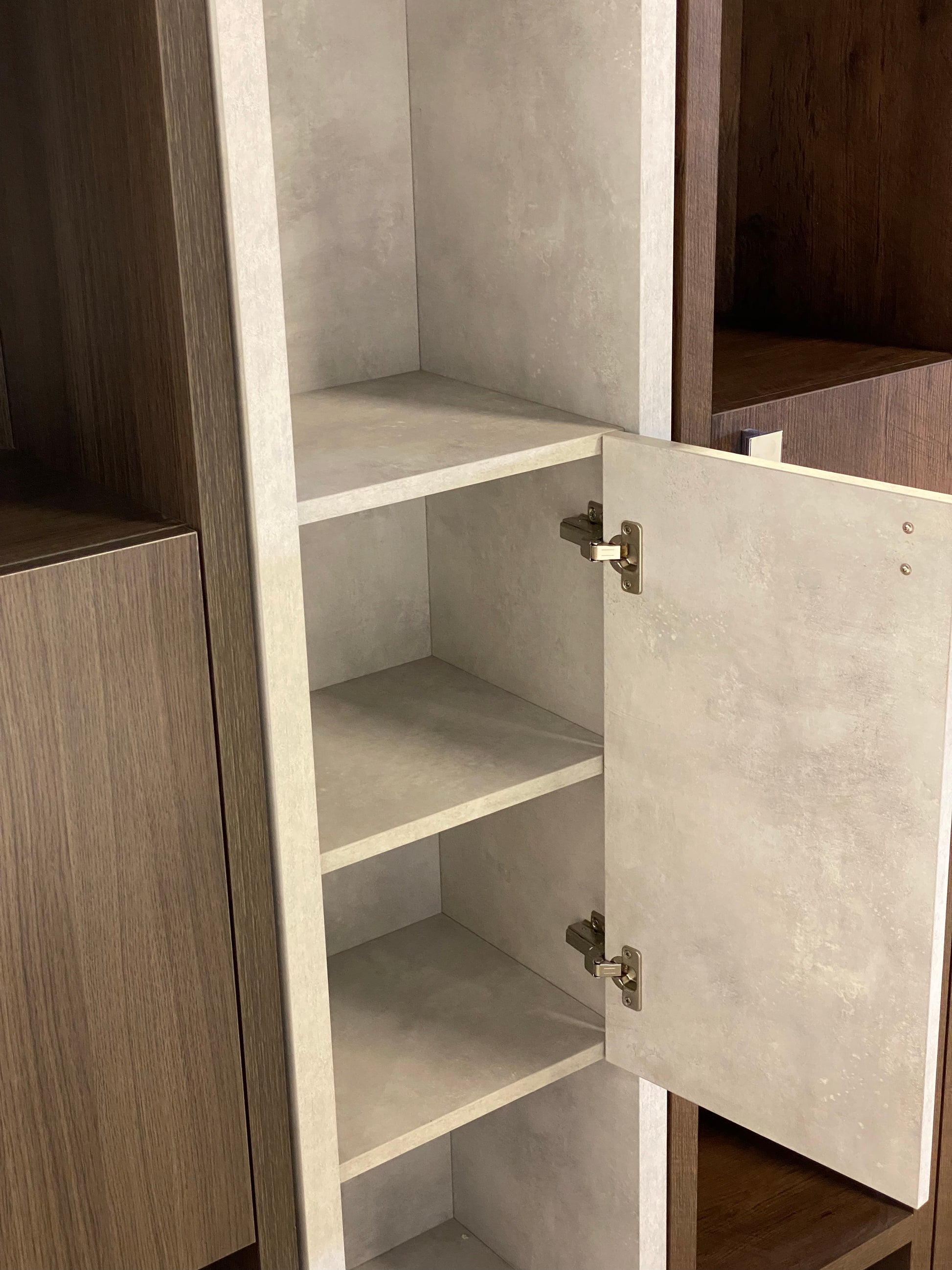 Evos Boutiques side unit with white finish zoomed in