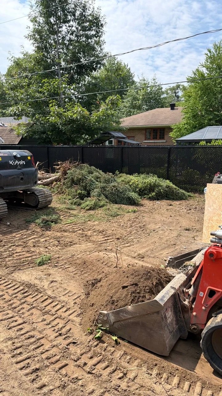 Excavatrice Kubota pendant la préparation d’un chantier