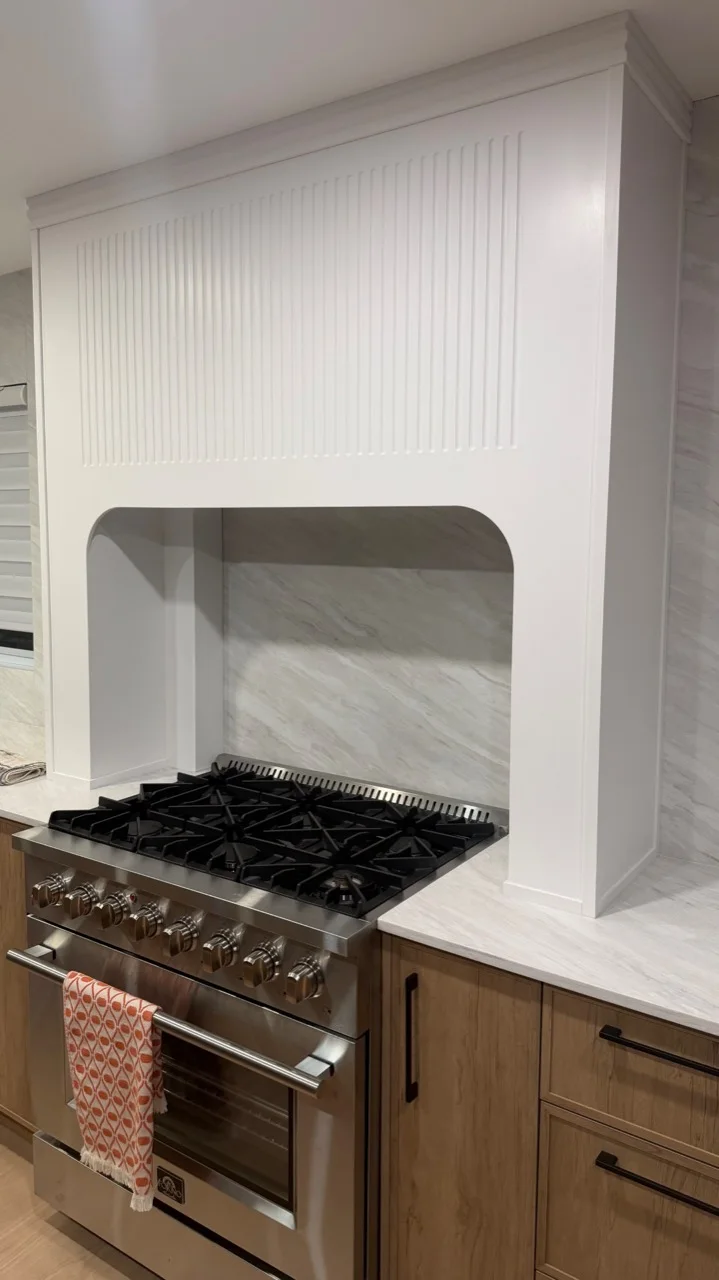 Détail de la hotte architecturale sur mesure
